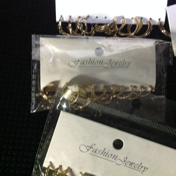 32 Pair Lot of Retro Gold Tone Pierced Hoop Earrings - Picture 5 of 8